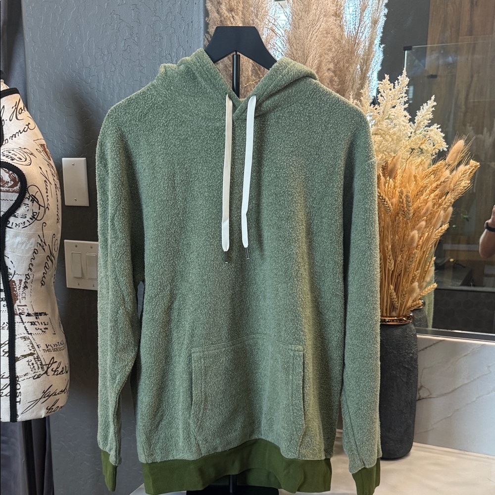 FEAT UNISEX IGUANA BLANKET BLEND HOODIE.